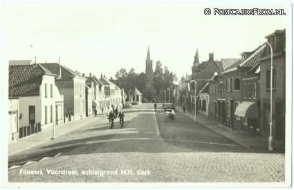 Fijnaart, Voorstraat, achtergrond N.H. Kerk