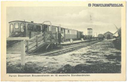Brouwershaven, Perron Stoomtram en 18 eeuwsche Standaardmolen