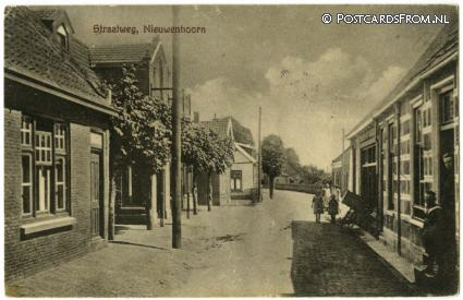 Nieuwenhoorn, Straatweg