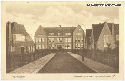 Hilversum, Vermeerlaan met Huishoudschool