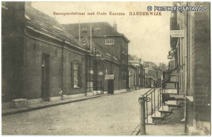 Harderwijk, Smeepoortstraat met Oude Kazerne