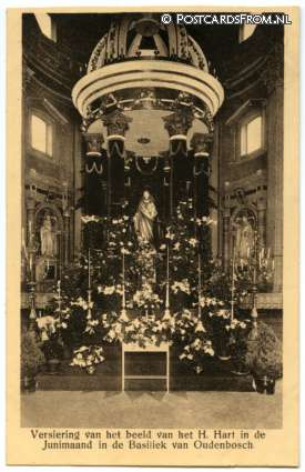 Oudenbosch, Versiering beeld van het H.Hart in de Junimaand in de Basiliek