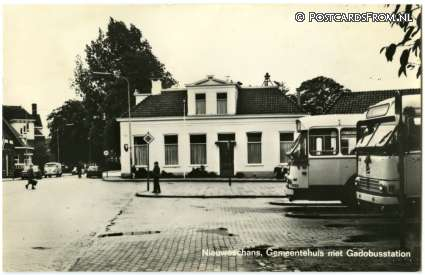 Nieuweschans, Gemeentehuis met Gadobusstation