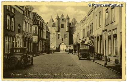 Bergen op Zoom, Lievevrouwenstraat met Gevangenpoort